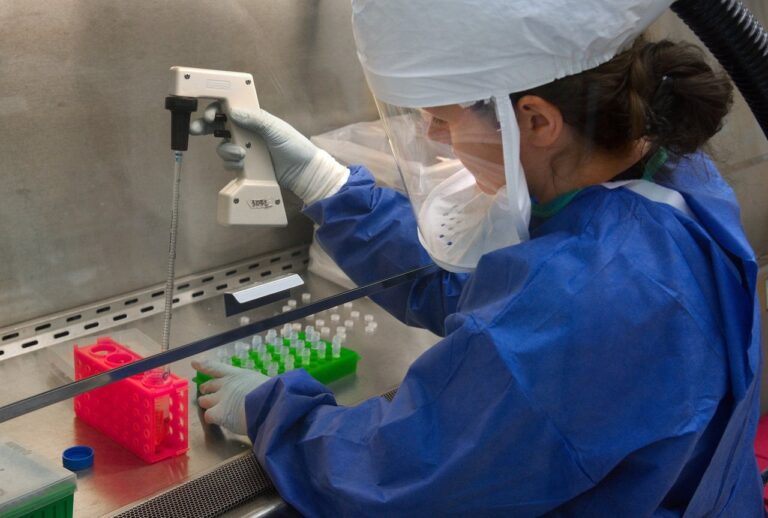 person-woman-science-mask-bottles-laboratory-626157-pxhere.com